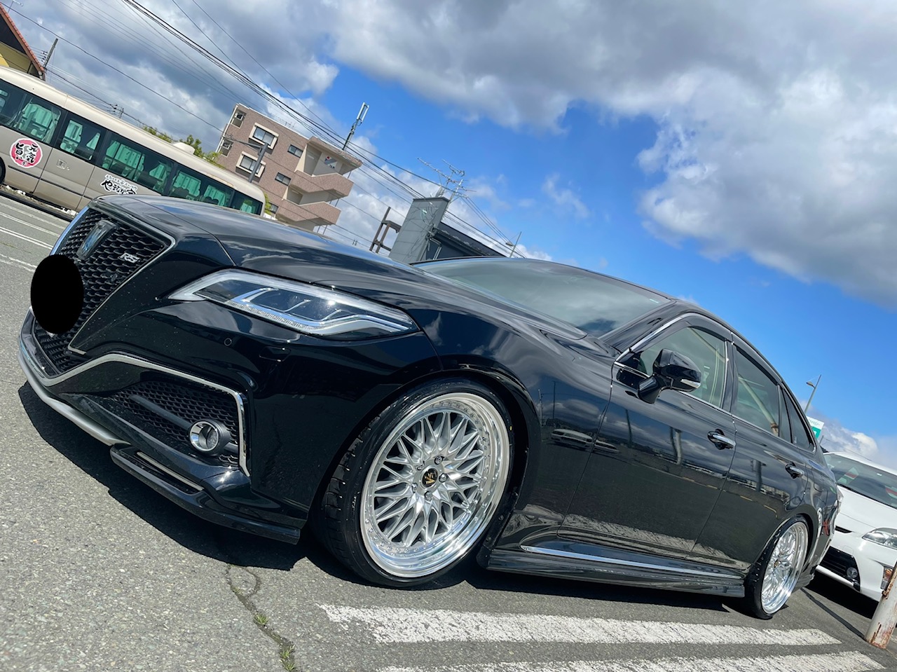 クラウンHV　AVS装着車のローダウン　WORK20インチ