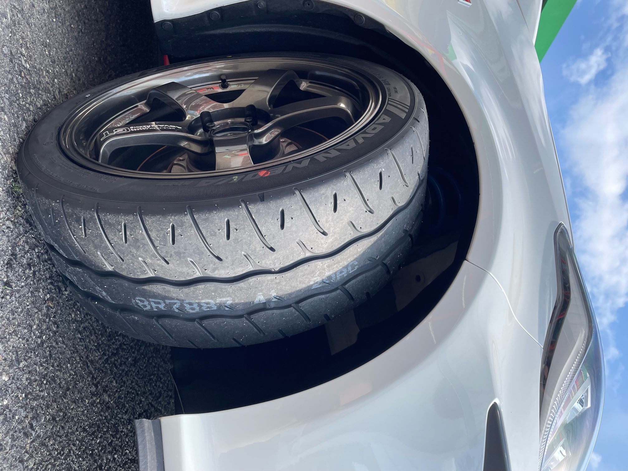 今回は、タイヤの購入いただきました。