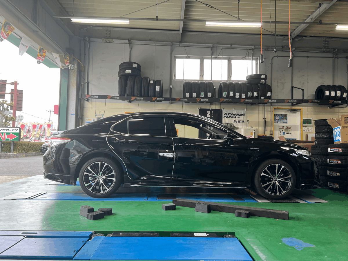 70カムリHV　の車高調取り付け