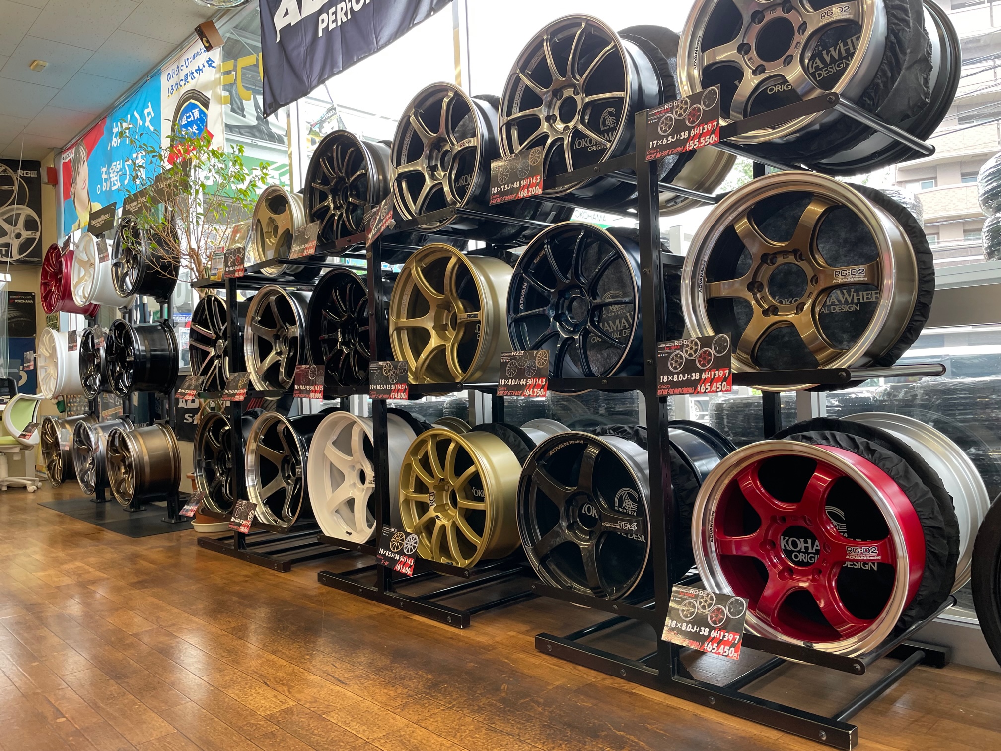 YOKOHAMA WHEEL展示してますよ～