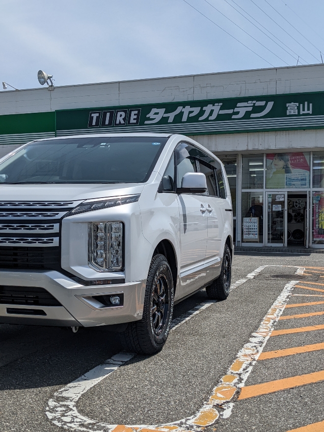 デリカD5にタイヤホイール