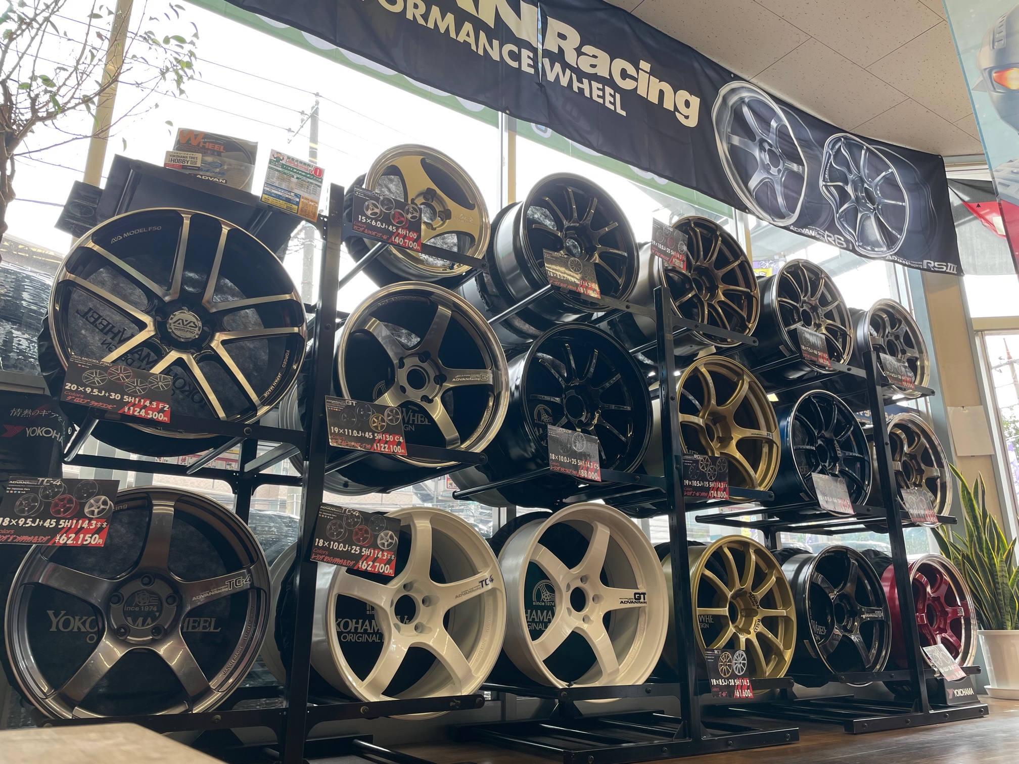 YOKOAHAM WHEEL展示してます！