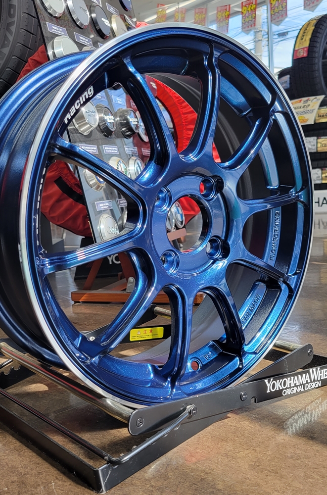 ADVAN Racing RZⅡ ﾚｰｼﾝｸﾞｲﾝﾃﾞｨｺﾞﾌﾞﾙｰ　はこんなカラーです＾＾