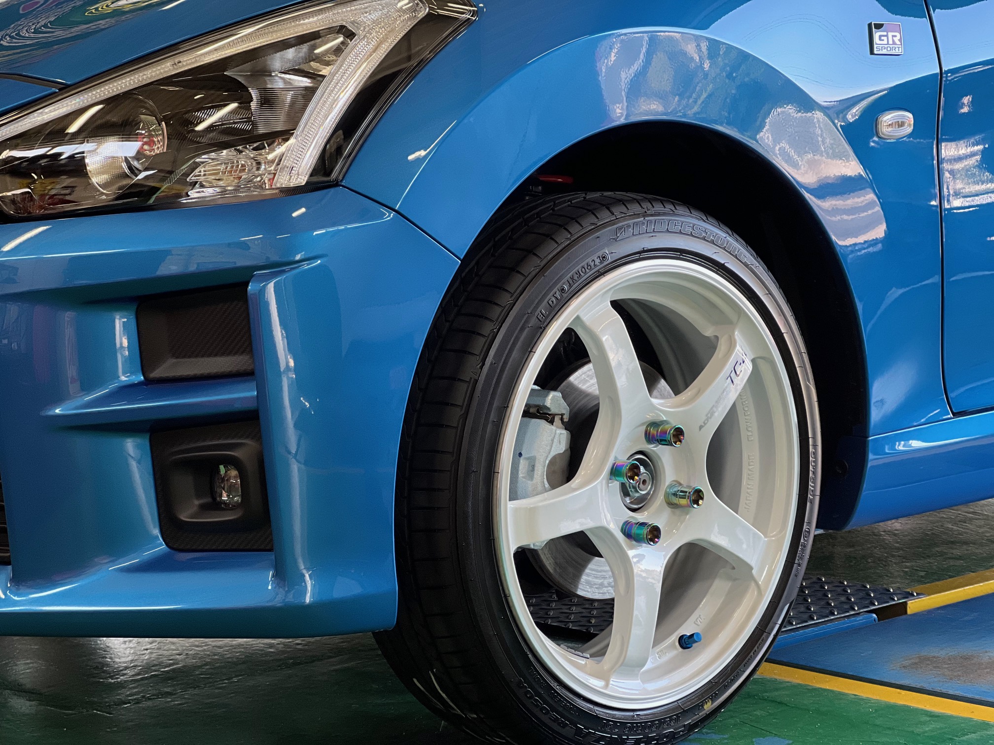 ADVAN Racing TC4