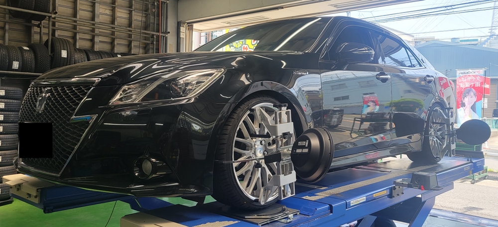 本日は ﾄﾖﾀ 210系 ｸﾗｳﾝ の アライメント調整！