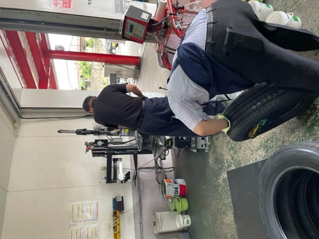 タイヤ交換作業