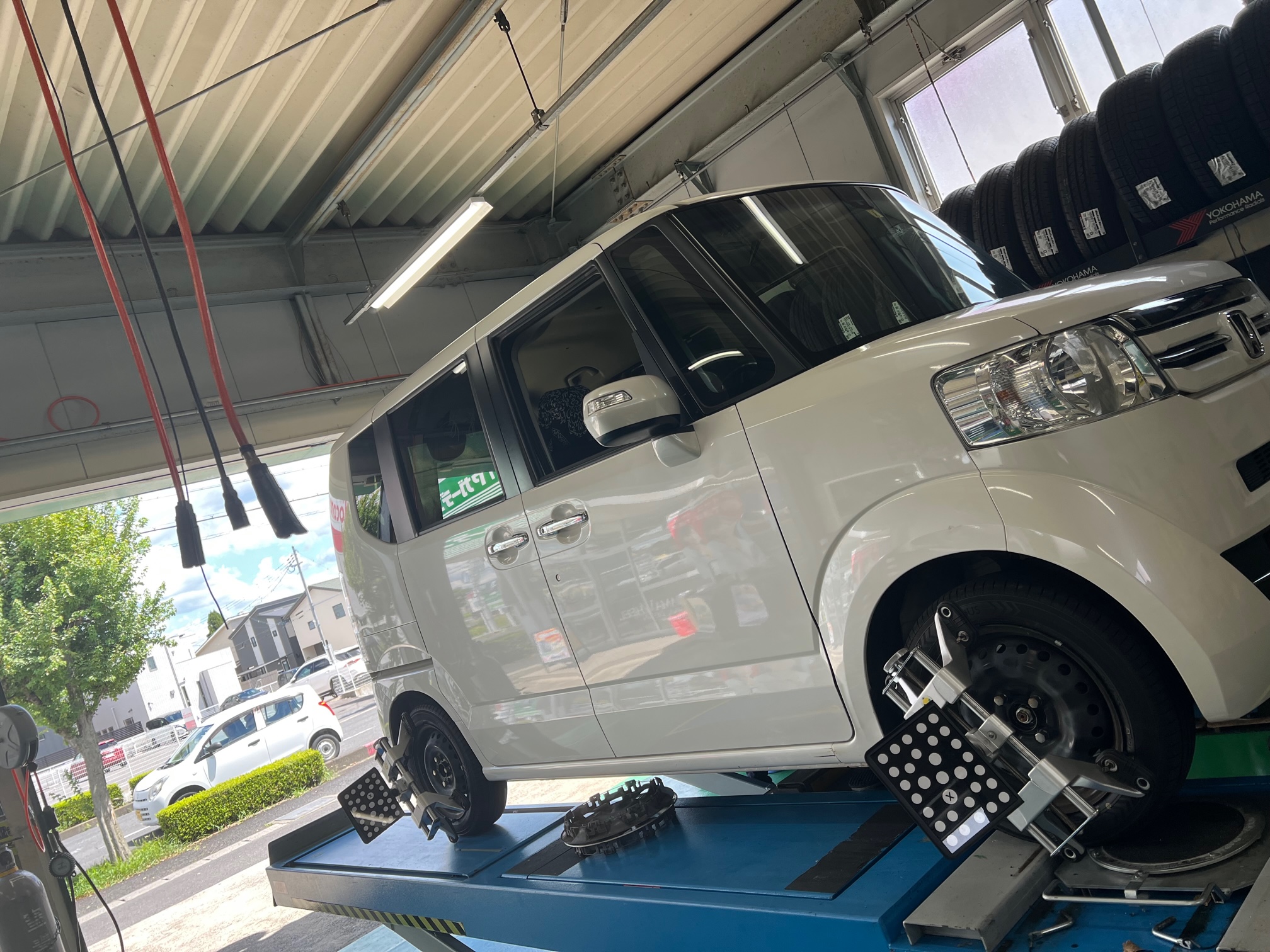 毎日暑いですね"(-""-)"