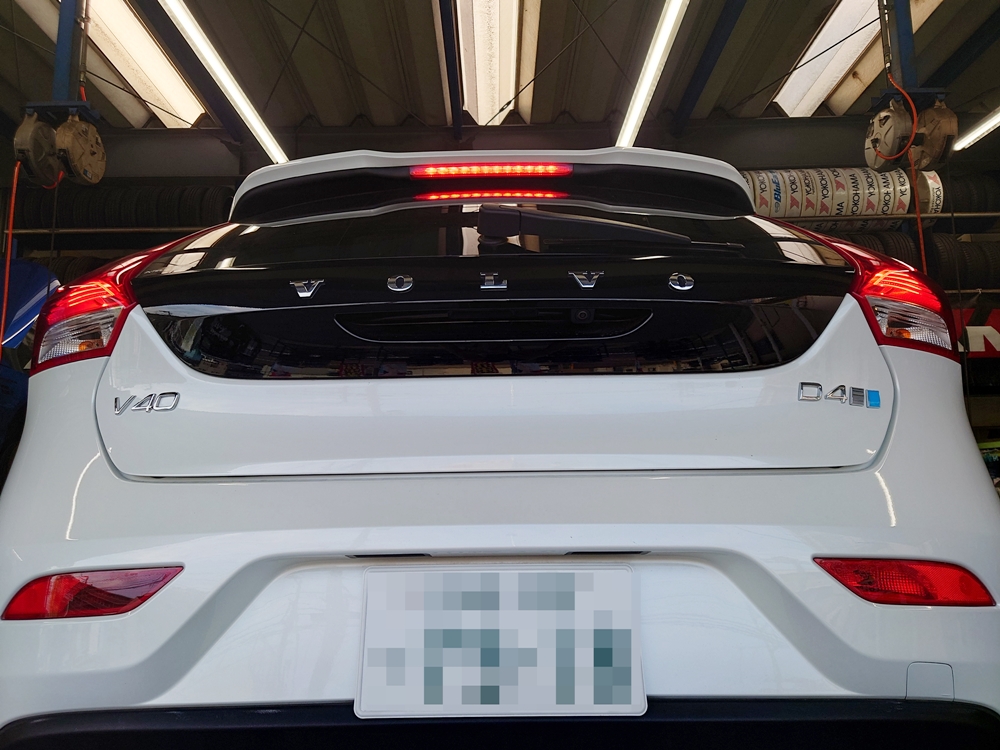 ボルボ 　V40　アライメント測定！