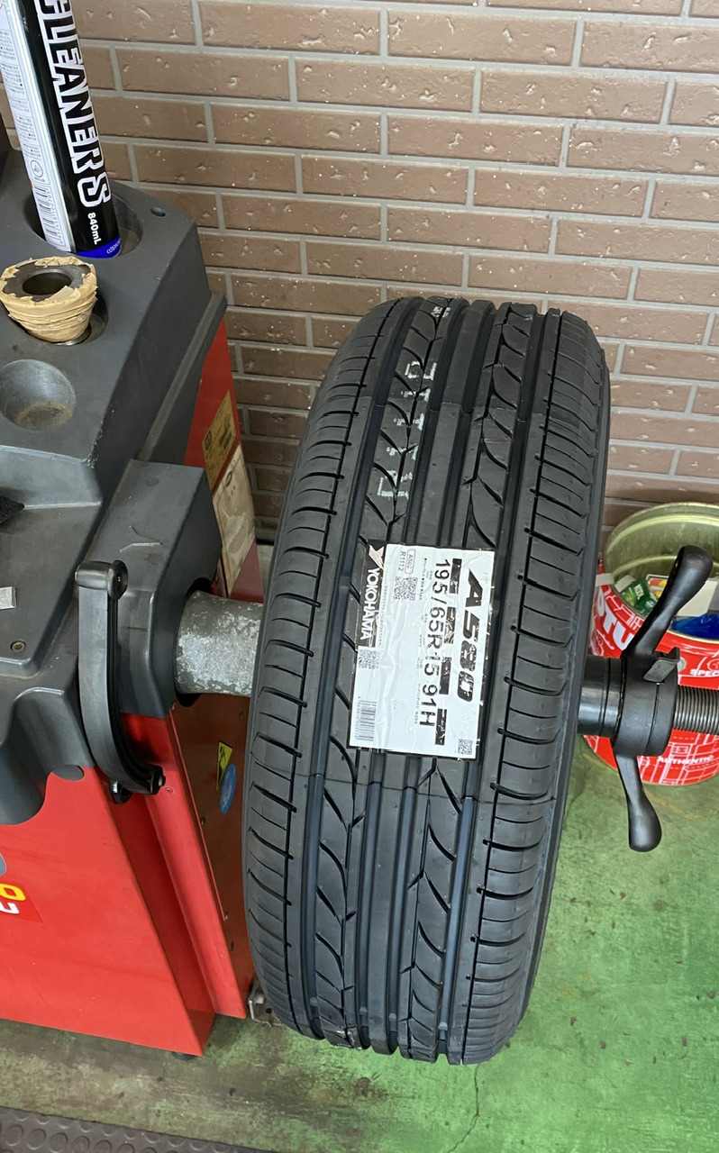 お買い得タイヤございます。