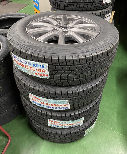 スタッドレスホイールセット組み付け。