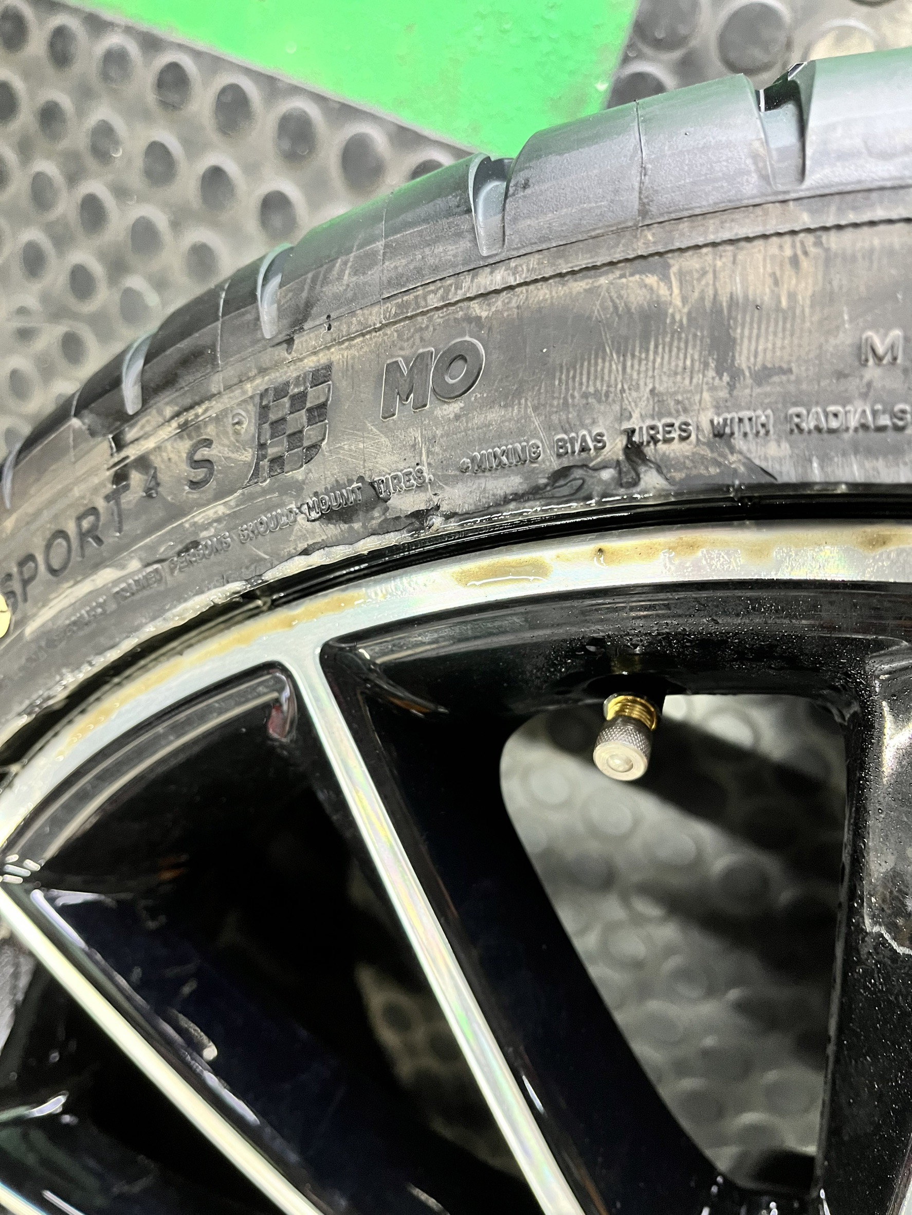 自動車メーカー技術承認タイヤ
