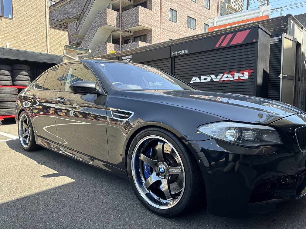 BMW M5 にADVAN Racing GT～♪