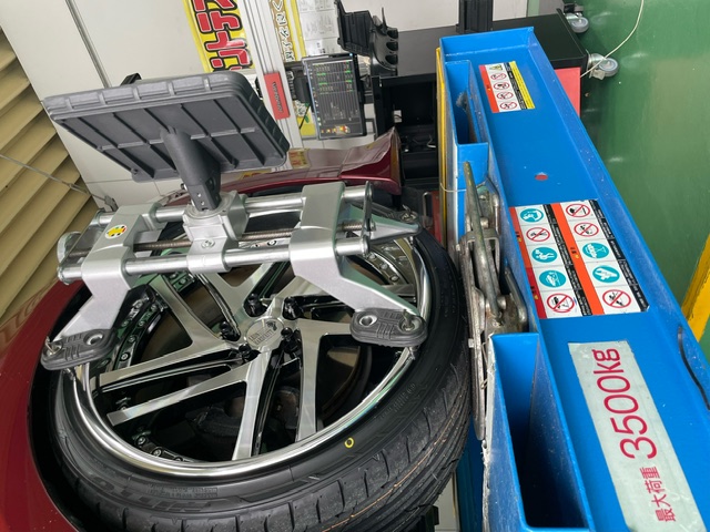 クラウンハイブリット　アライメント作業です！
