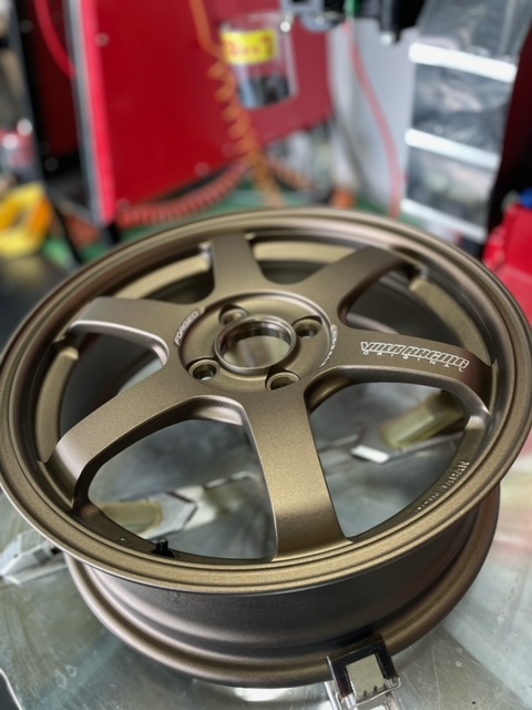 ボルグレーシング TE37入荷！！