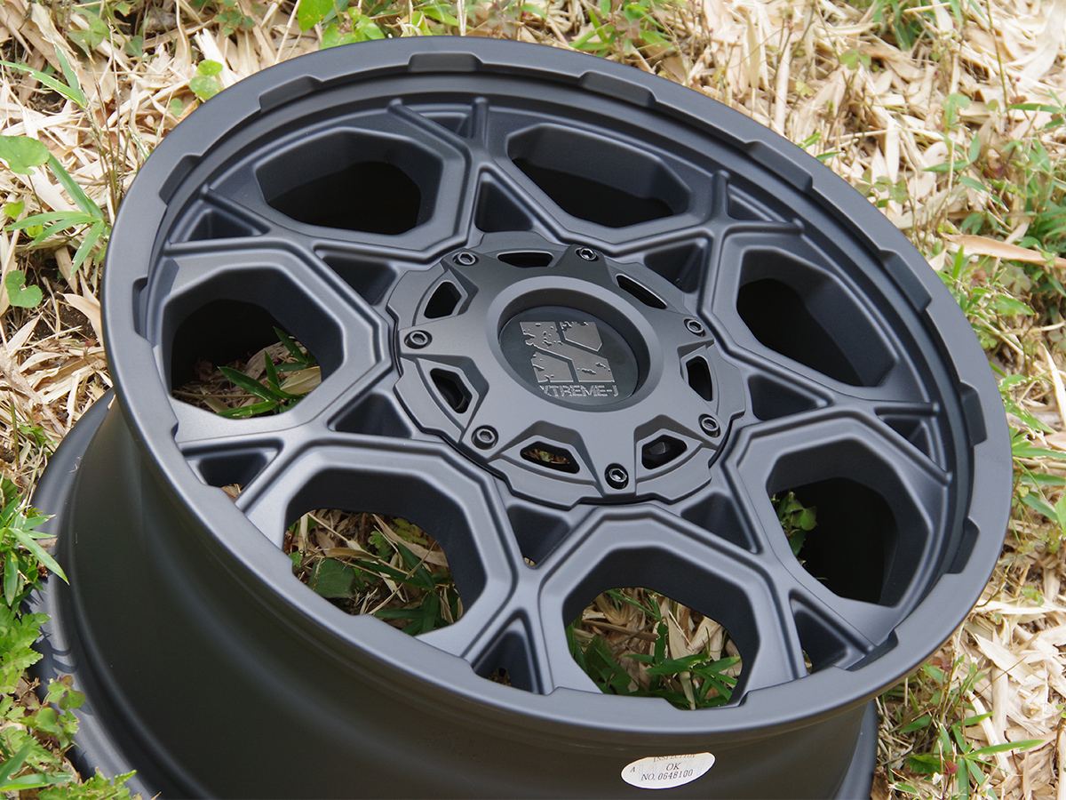 XJ06 M Edition　マットブラックの16インチ