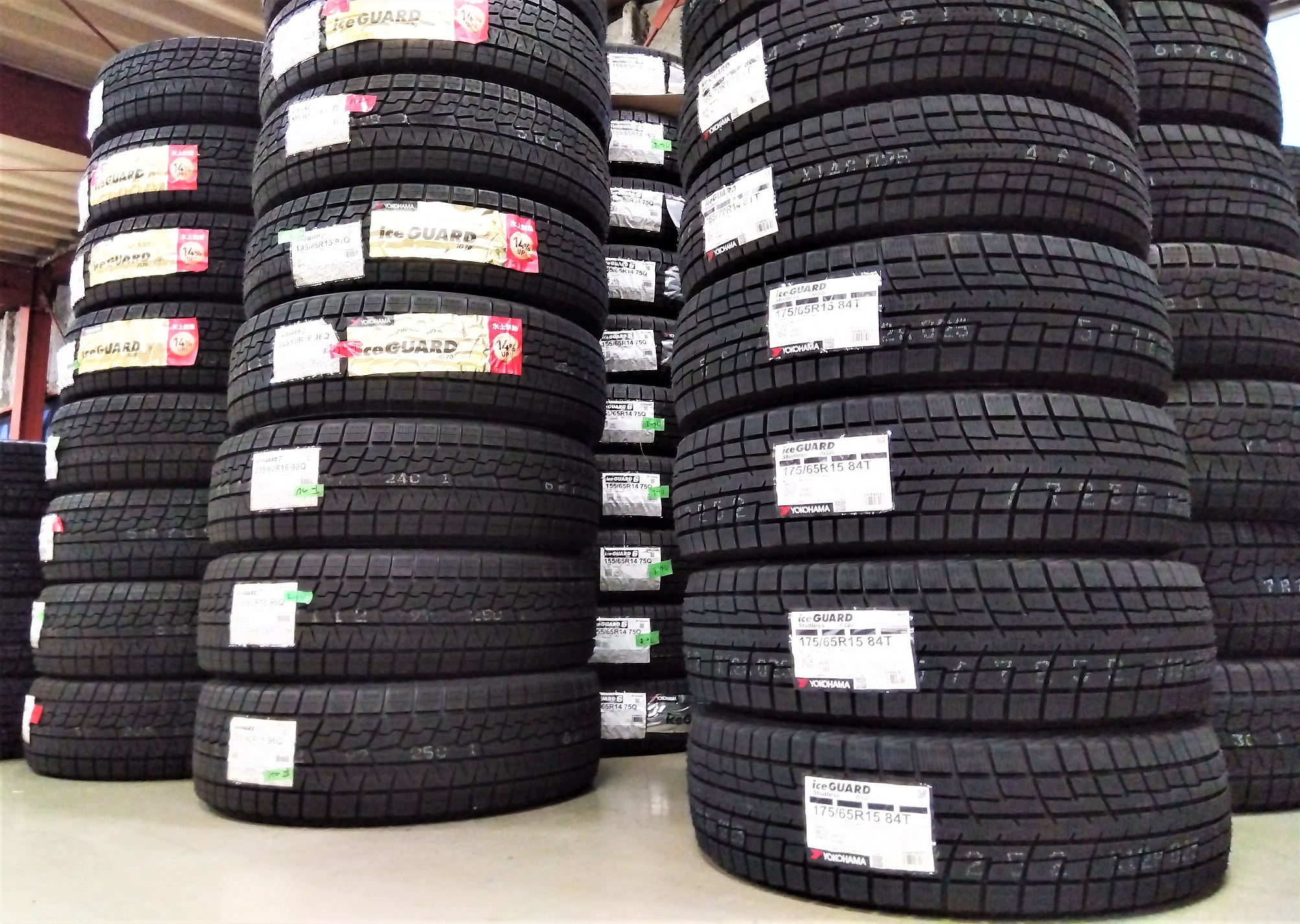スタッドレスタイヤ　続々入荷中！！