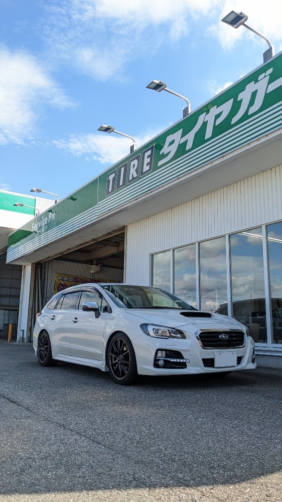 レヴォーグにブリッツ車高調取り付け