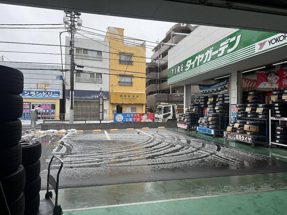 本日は雪