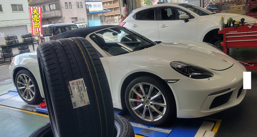 本日は ポルシェ  718 Boxster の タイヤ交換作業を行いました！