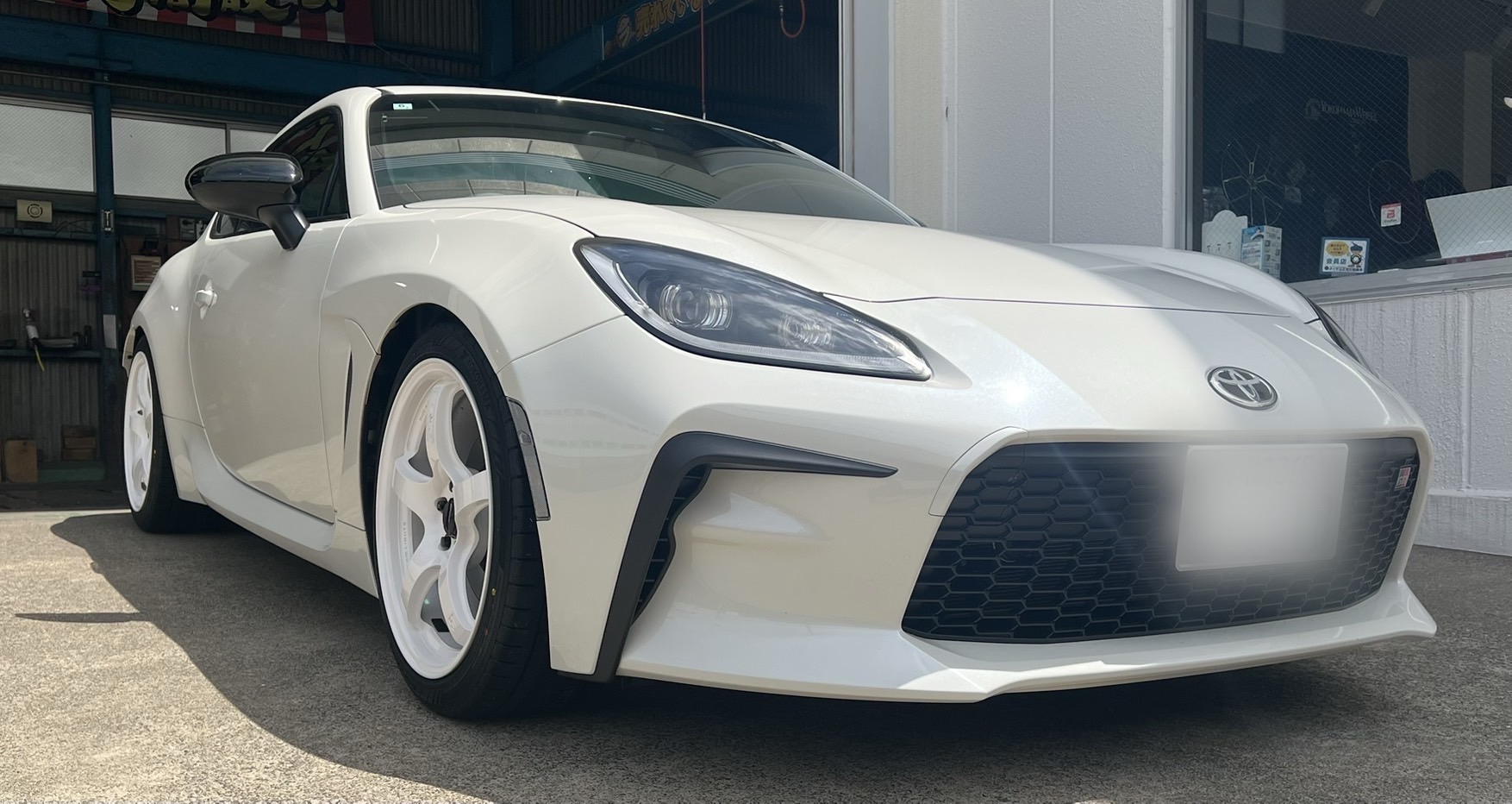 ADVAN Sport V107