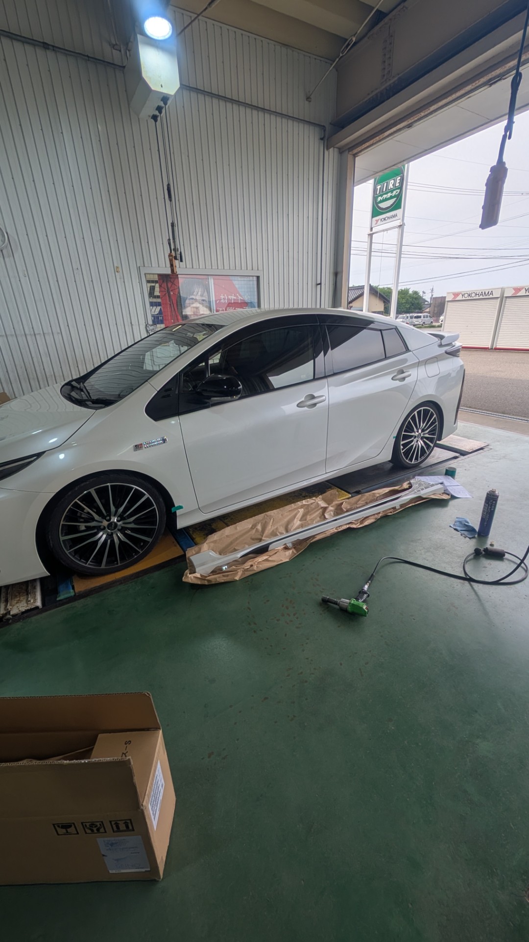 50プリウスPHV GRにサイドステップ取付