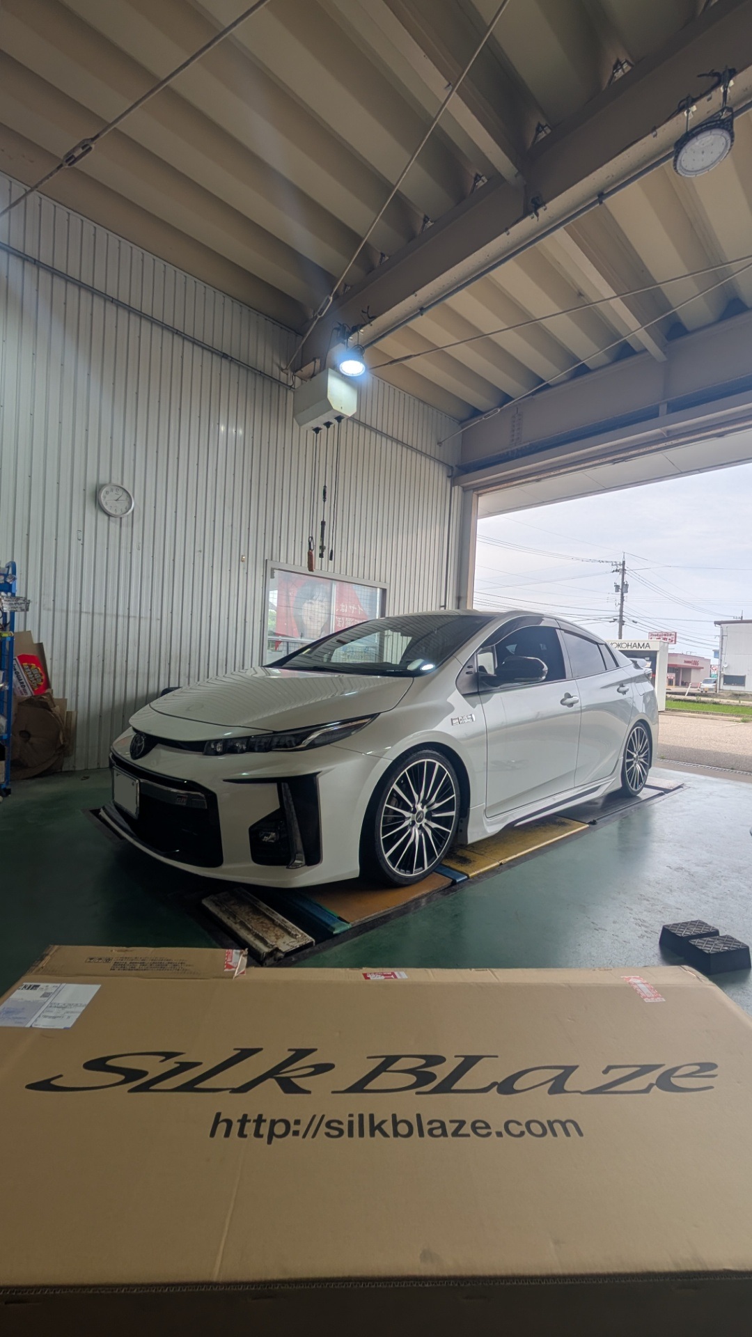 50プリウスPHV GRにフロントリップ取付
