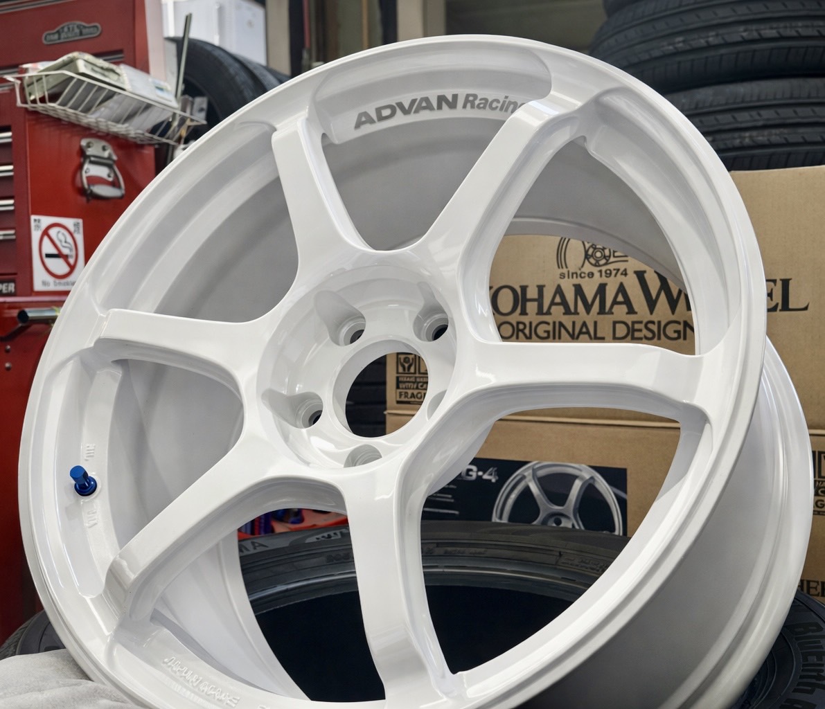 ADVAN Racing RG-4