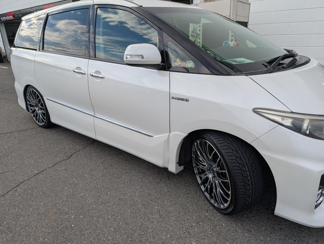 エスティマにパラダ235/35R20装着