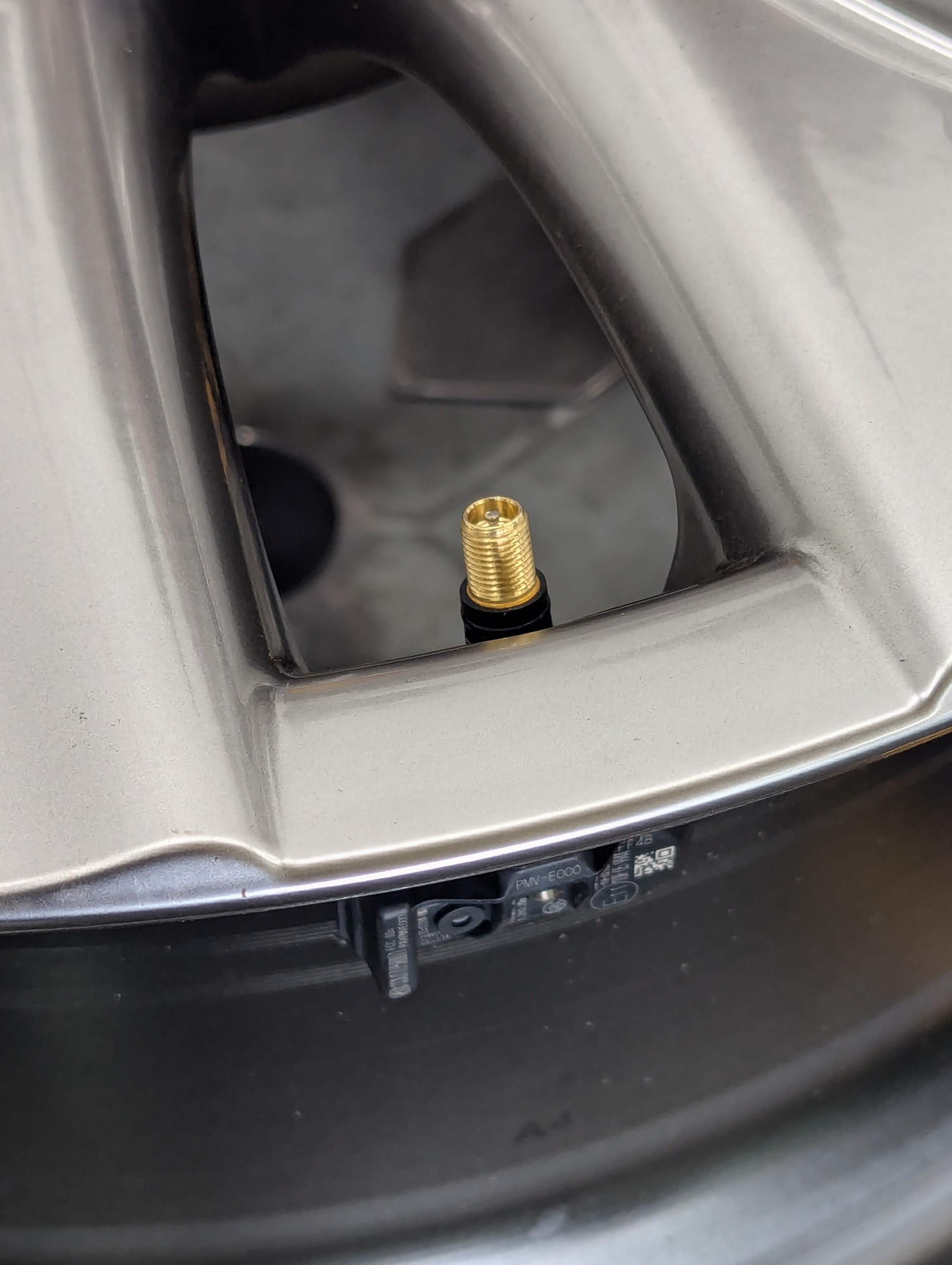 TOYOTA　MIRAI　　タイヤ交換