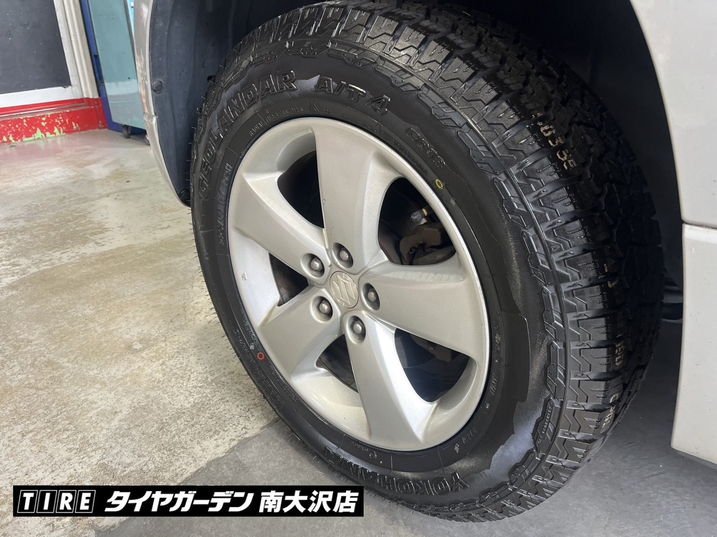 SUVのタイヤ交換得意ですっ！！