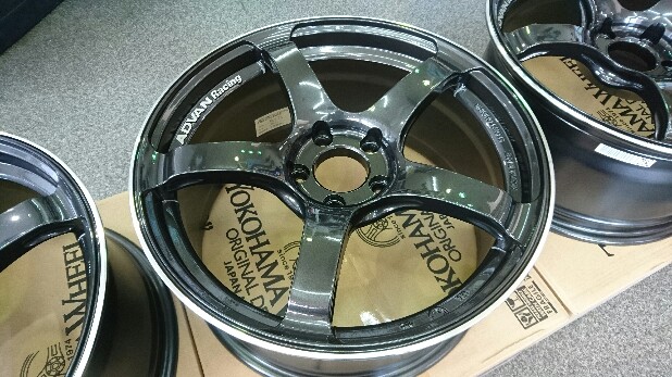 本日発売！ADVAN Racing TC-4 入荷しました。