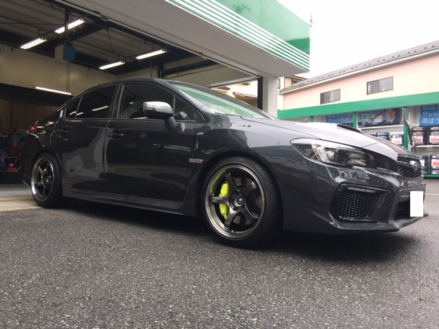 スバルWRXにADVAN Racing GT