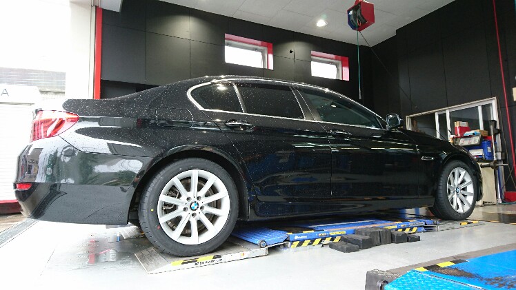 ADVAN Sport V105 BMWに装着です。