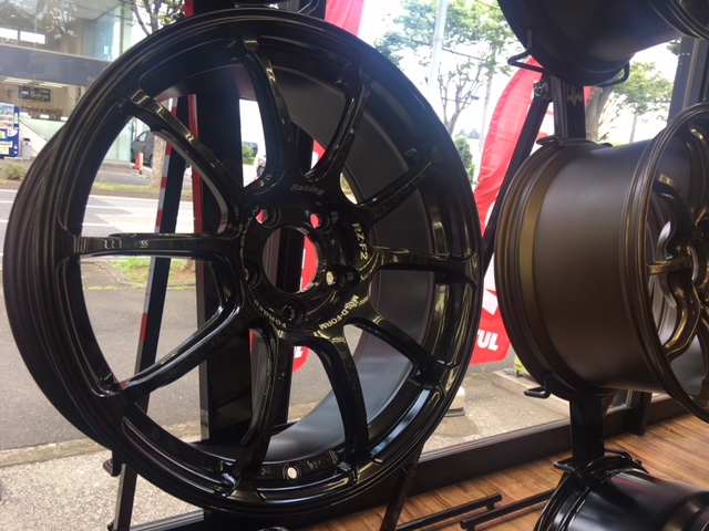ADVAN Racing RZ-F2展示してます！