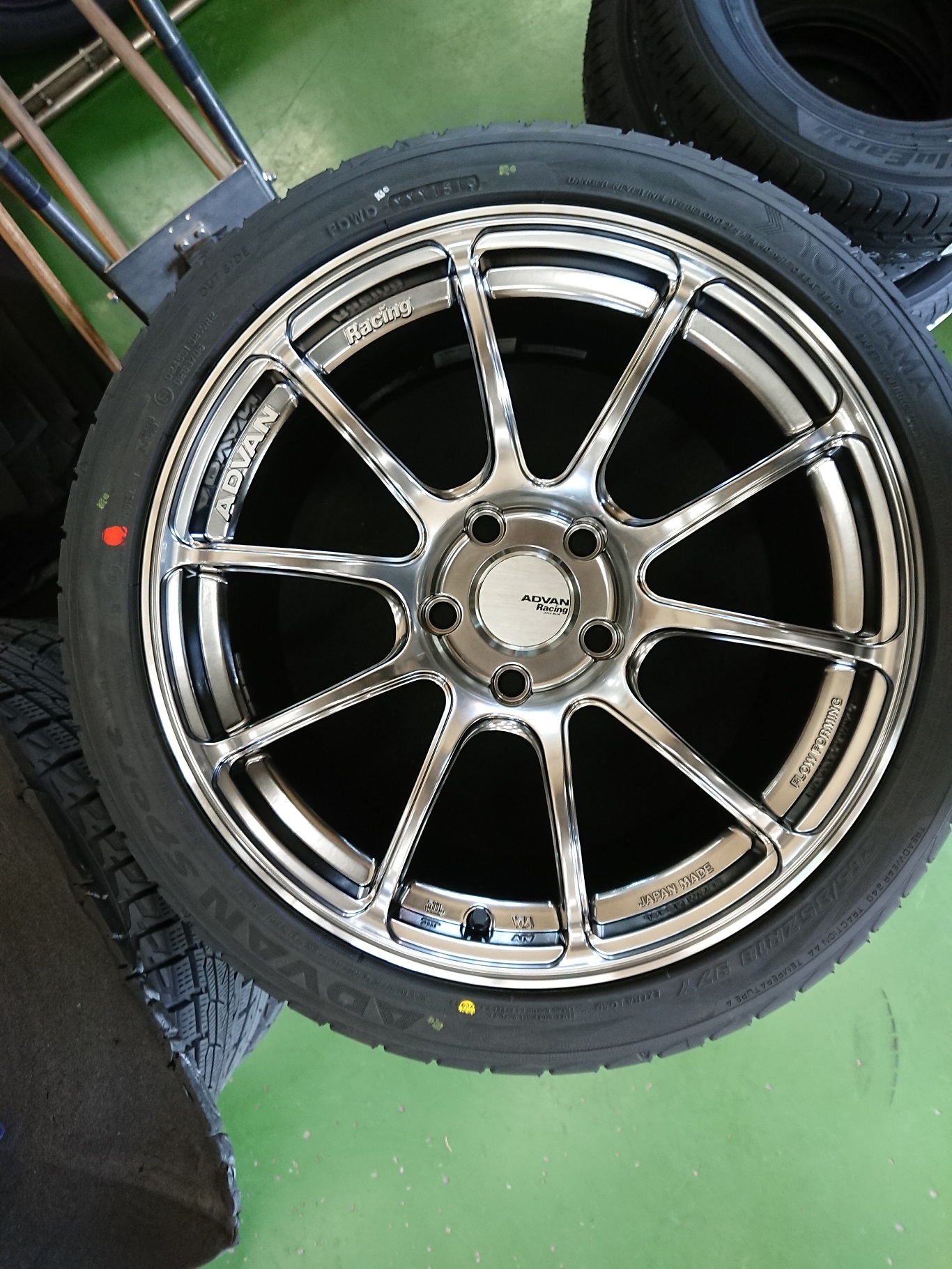 ADVAN Racing RZⅡ入荷！！