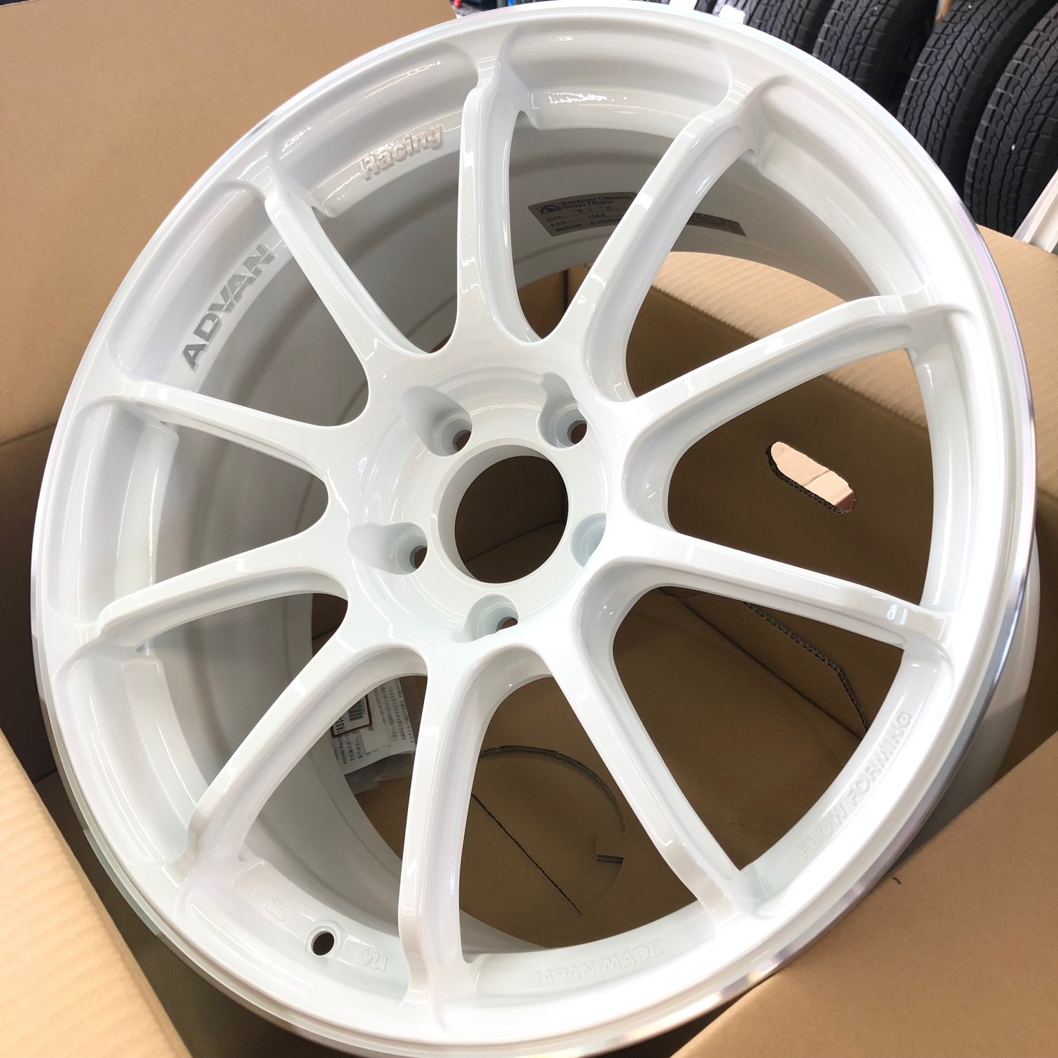 ADVAN　RSⅢ　入荷！！