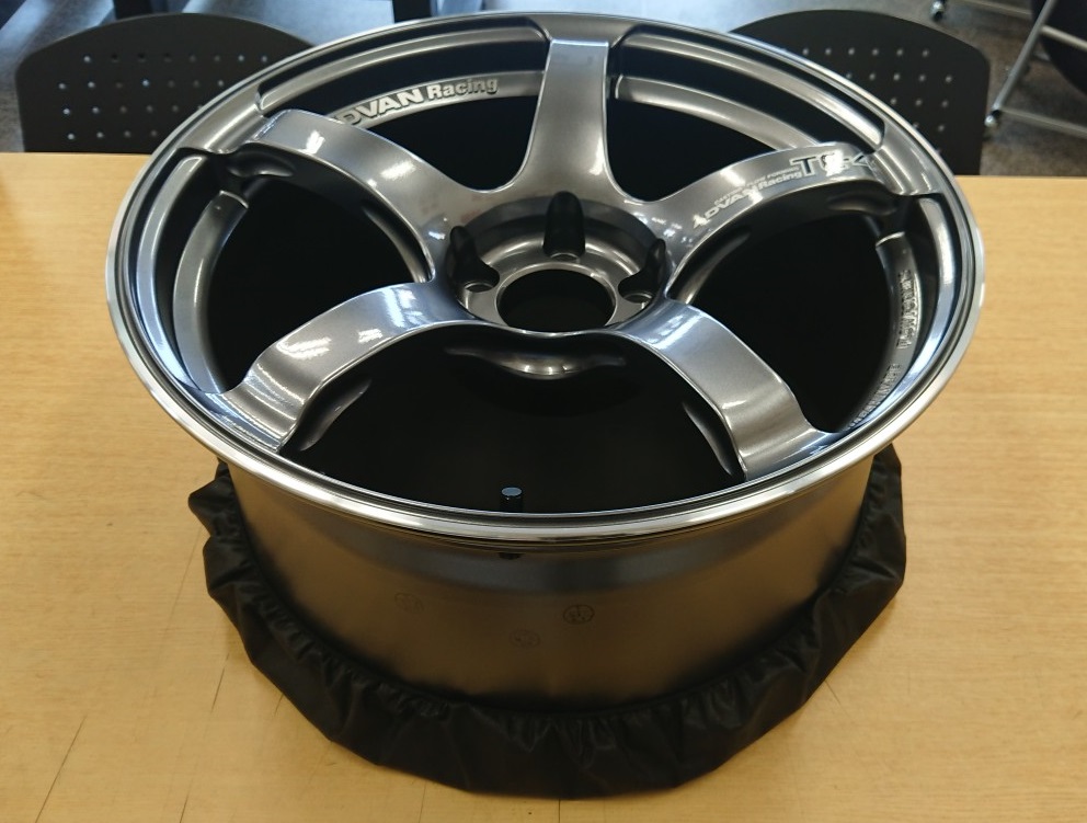ADVAN Racing TC-4 展示サンプル入荷!!