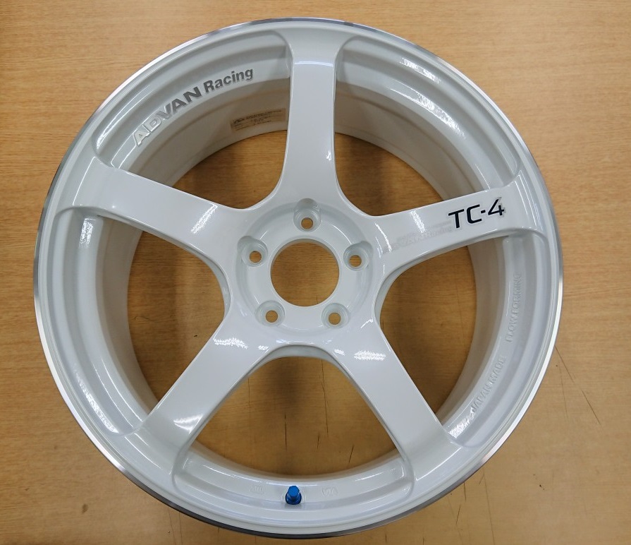  ADVAN Racing TC-4展示サンプル入荷!!