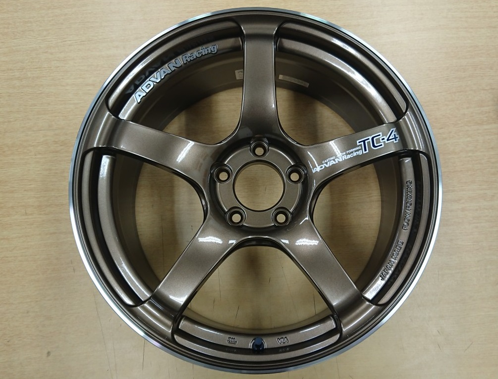 ADVAN Racing TC-4展示サンプル入荷!!