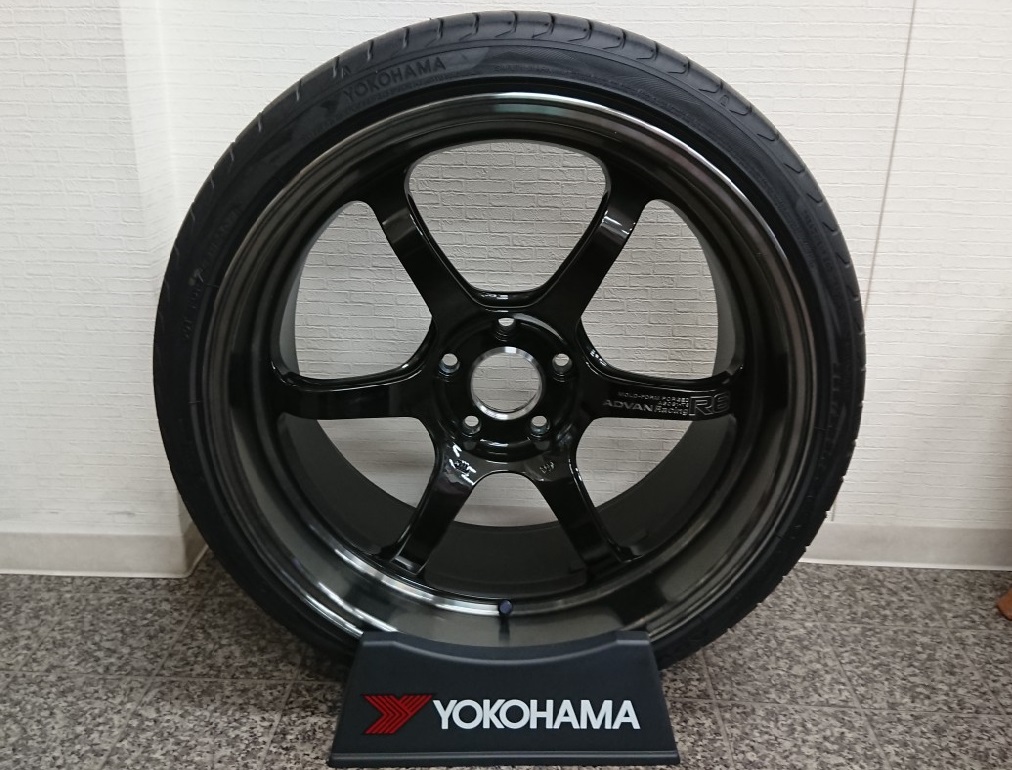ADVAN Racing R6展示サンプル入荷!!