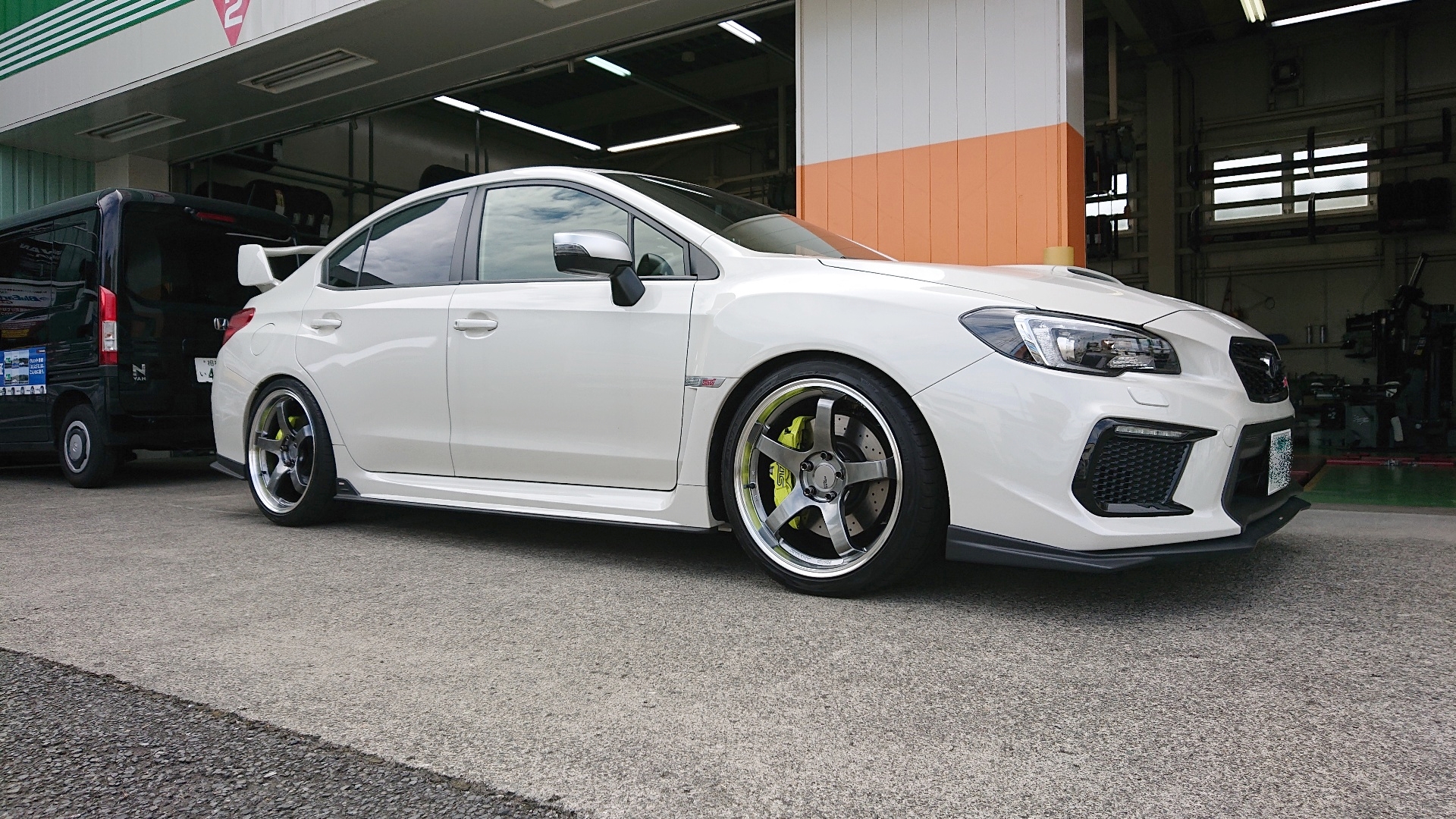 WRX　STIにADVAN　GT