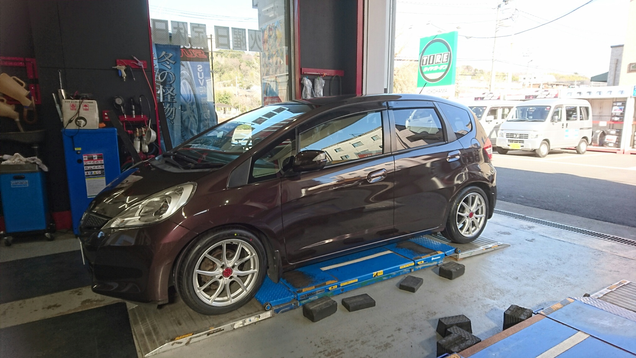 ADVAN Sport V105 HONDA FITに装着です。