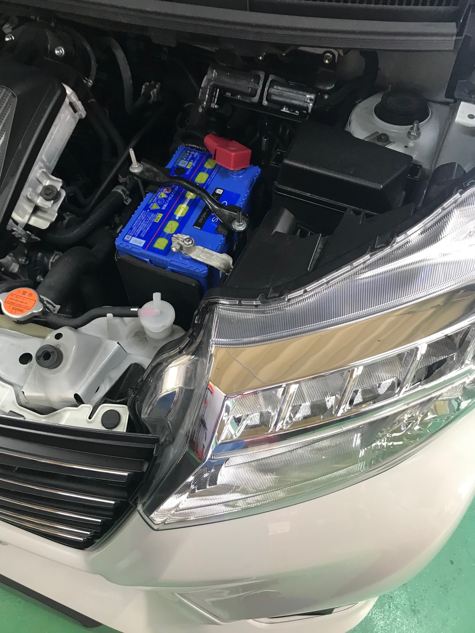 トヨタ、ルーミーのバッテリー交換