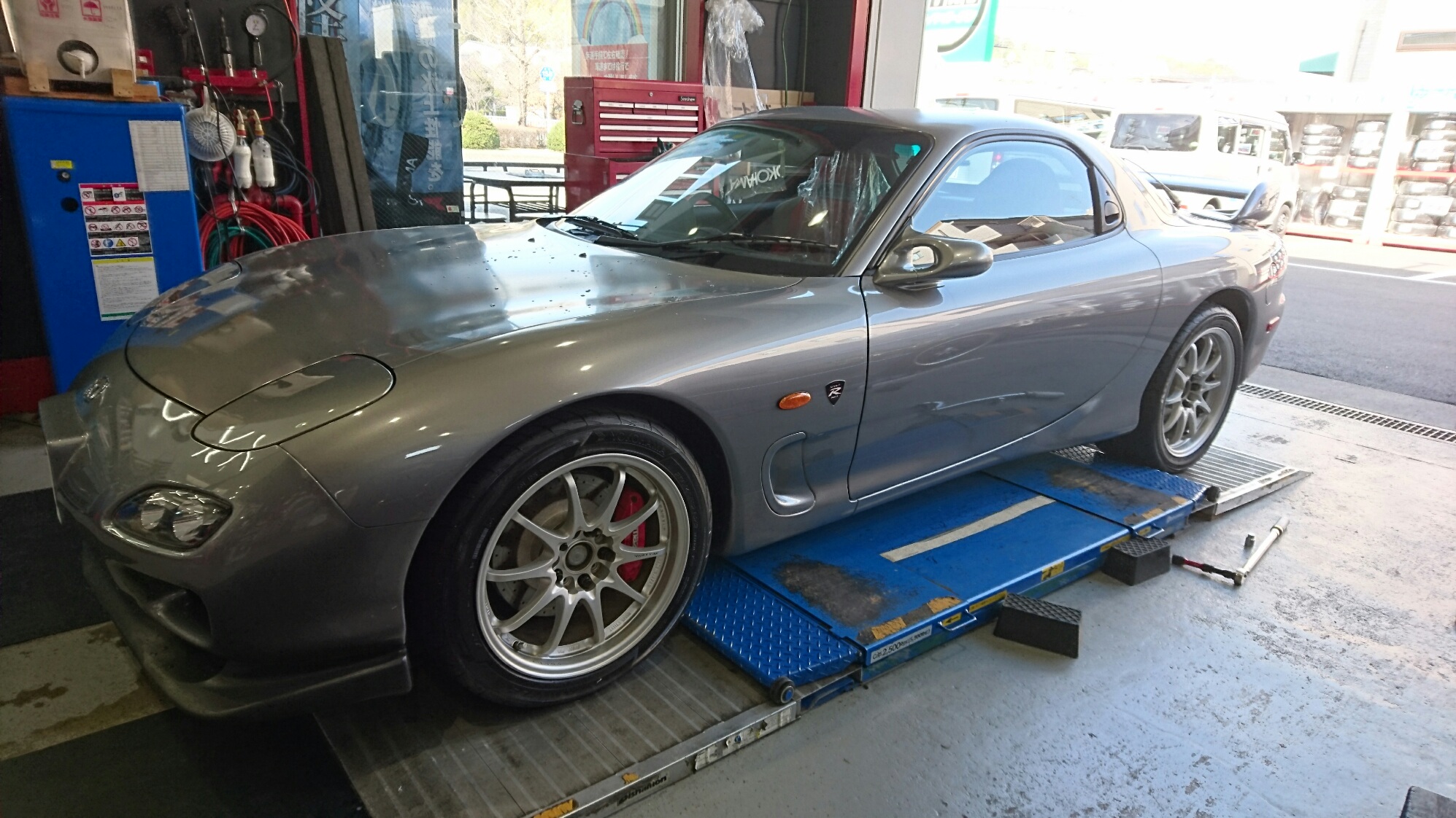 ADVAN FLEVA V701 MAZDA RX-7に装着です