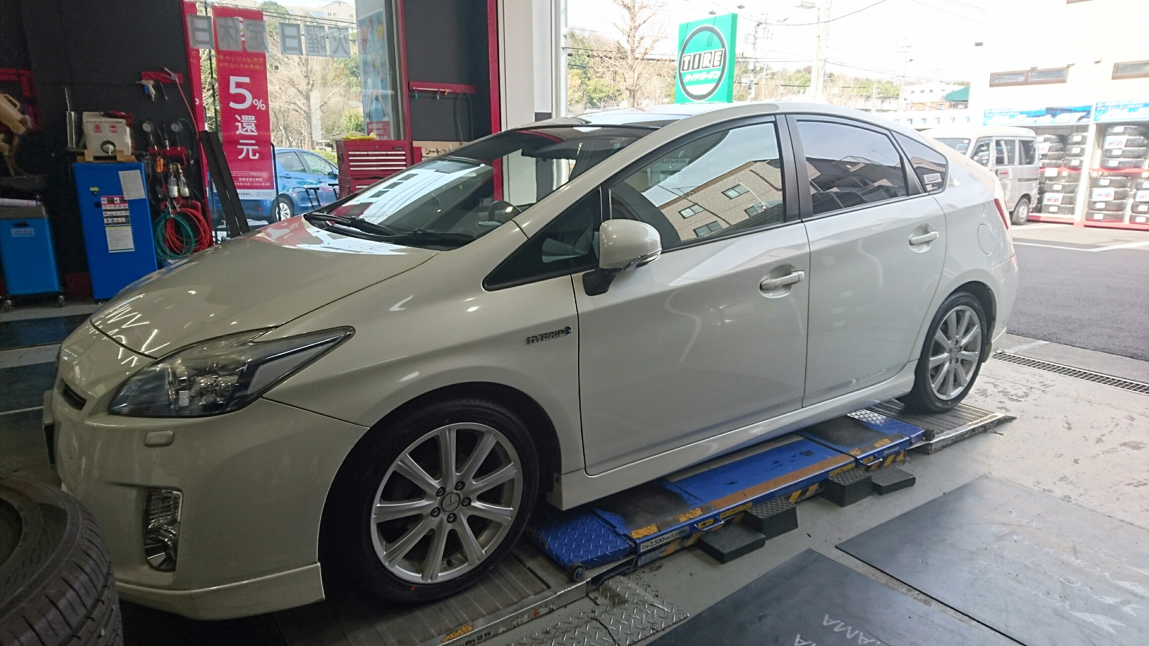 ADVAN dB V552 TOYOTA ﾌﾟﾘｳｽに装着です