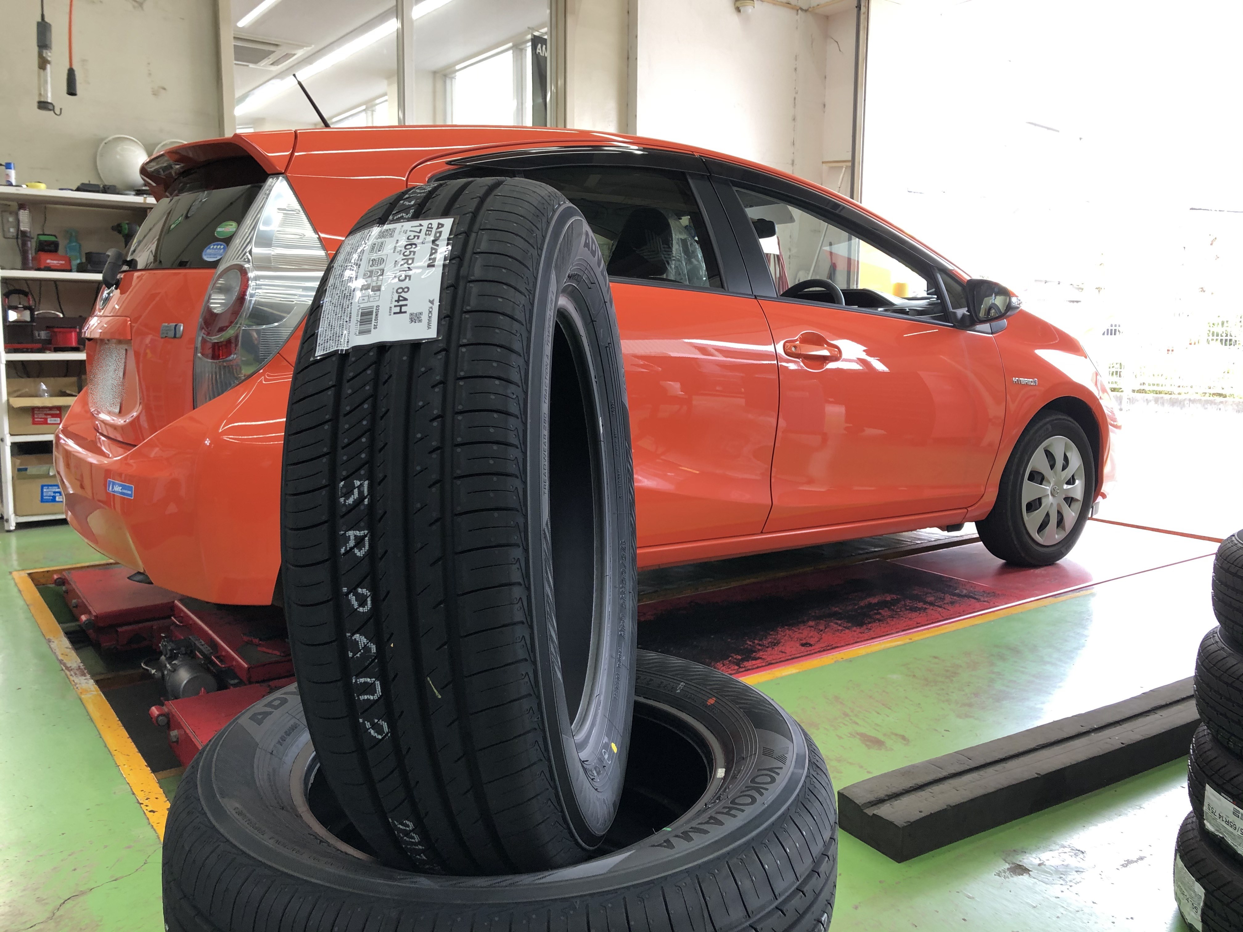 コンパクトカーにも　ADVAN dB