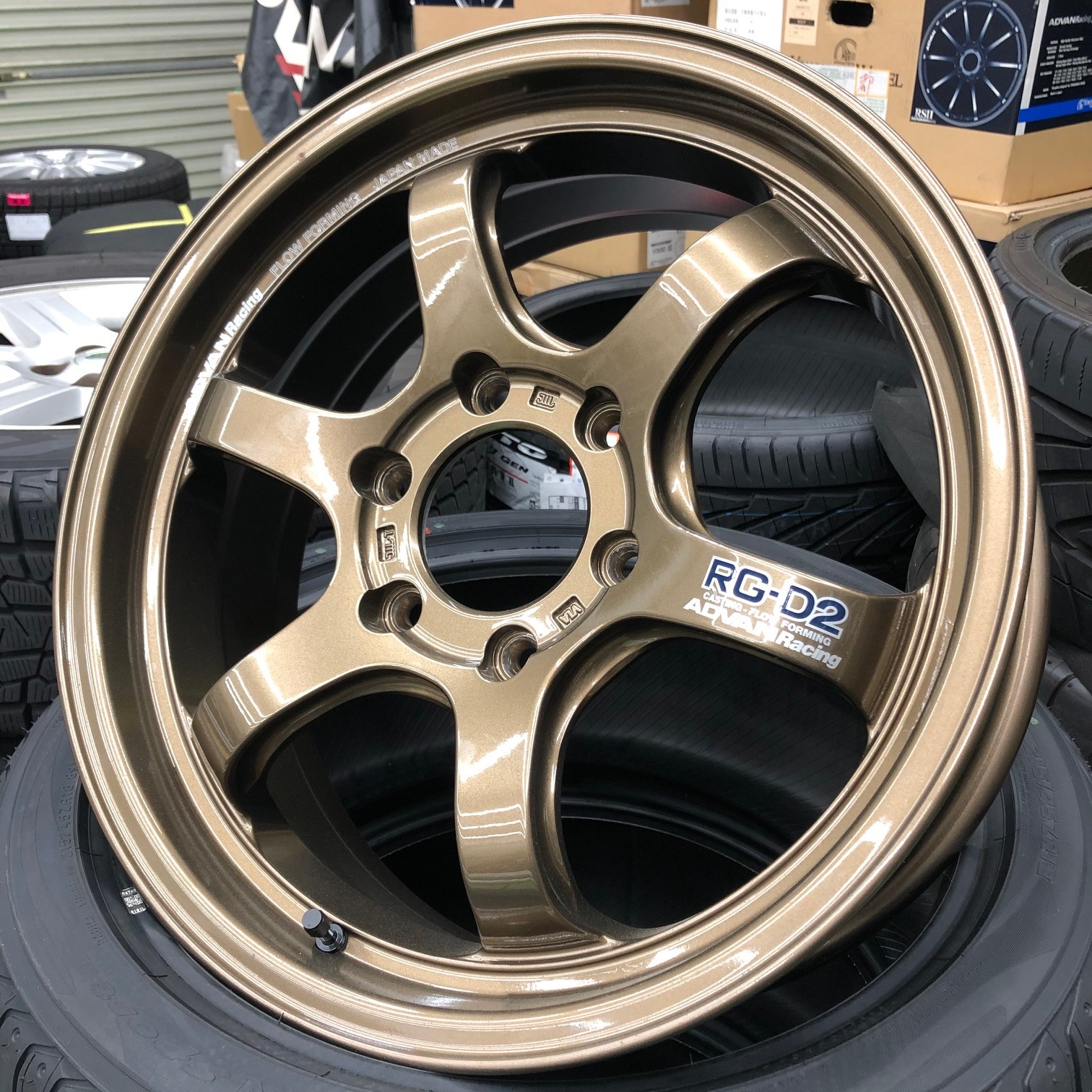 ADVAN Racing　RG-D2　for HIACE