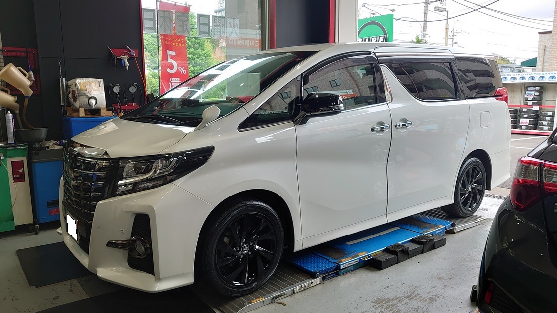 ADVAN FLEVA V701 TOYOTA ｱﾙﾌｧｰﾄﾞに装着です