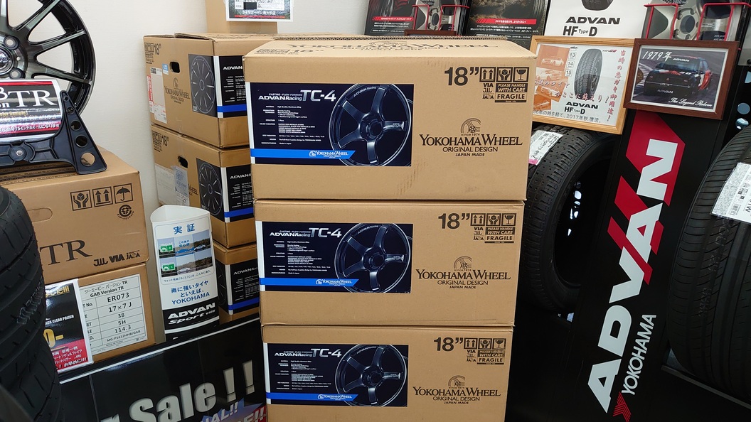 ADVAN Racing TC-4 BGR色　入荷です