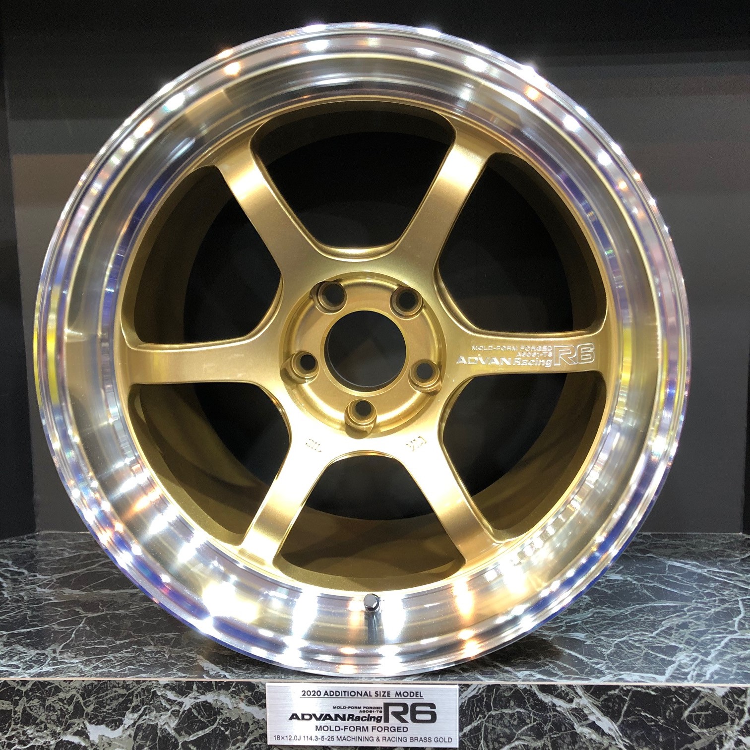 R6　18インチ発売＆展示即売会開催です